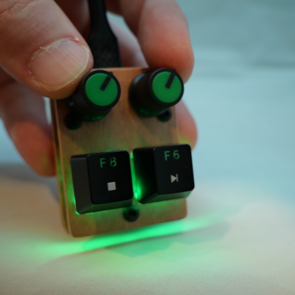 madMidiMini Compact Midi Controller with 2 Note Buttons 2 Potentiometers and LED