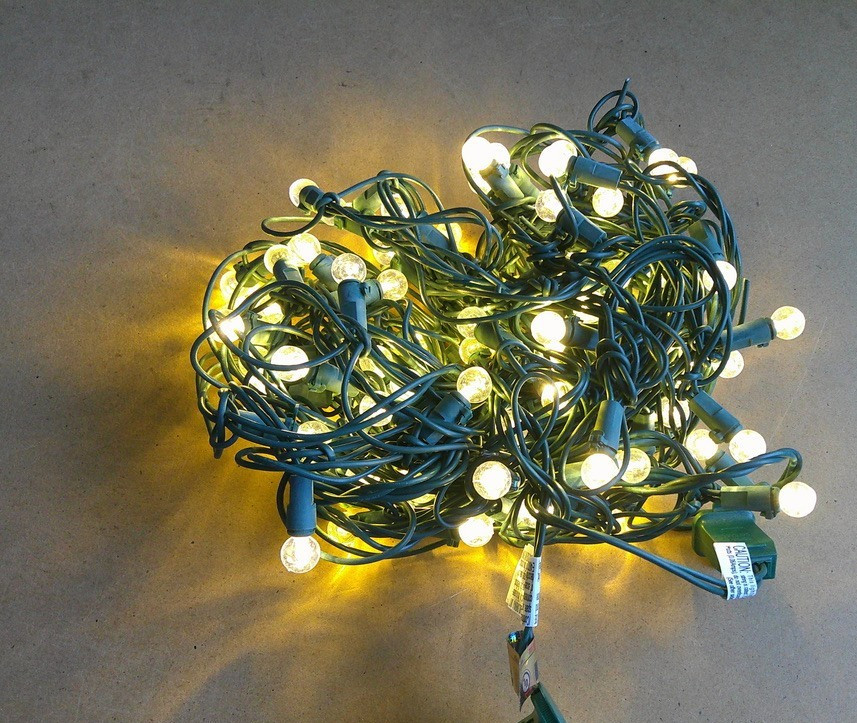 PHILIPS 90 Sphere LED Net Lights Green Wire Warm White