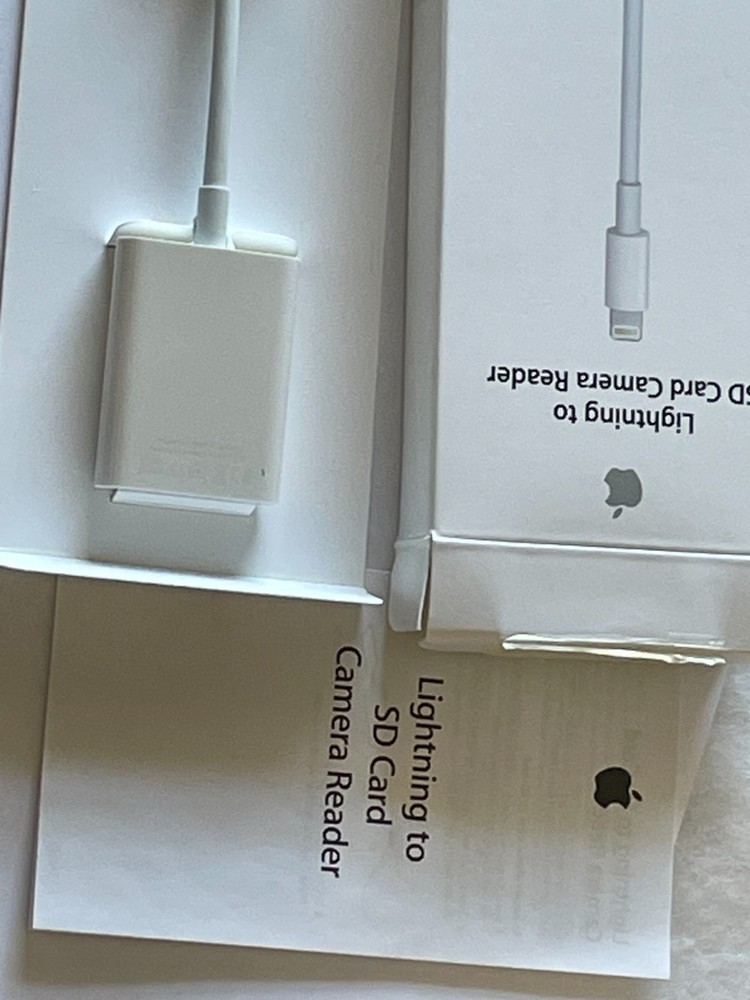 Apple Lightning to SD Card Camera Reader Model A1595 Part MJYT2AM/A (USB3)