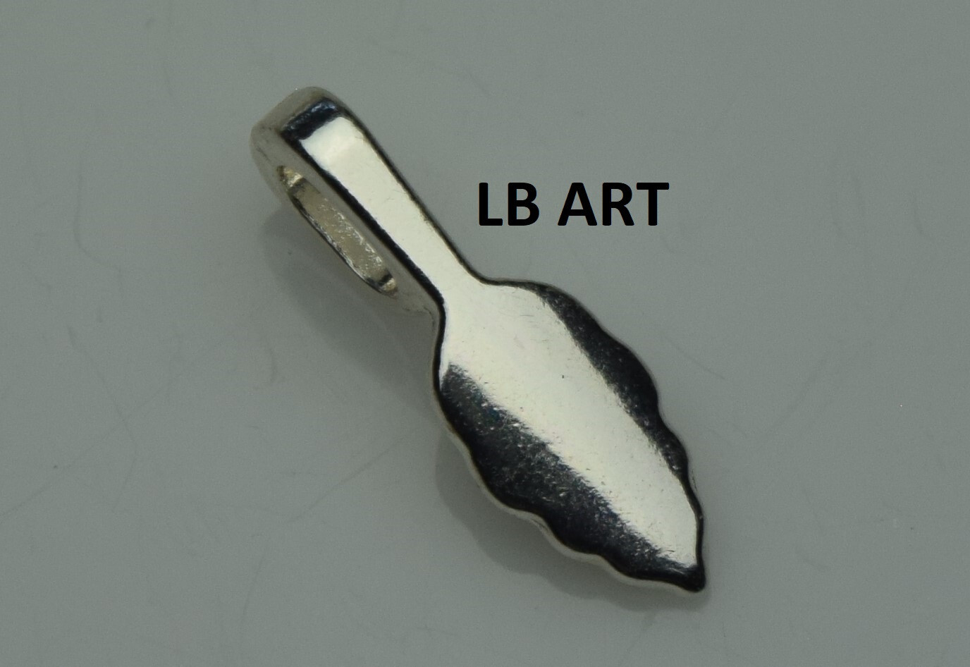 New Sealed pack of 25 AANRAKU Large Silver Plated Leaf Pendant Bails