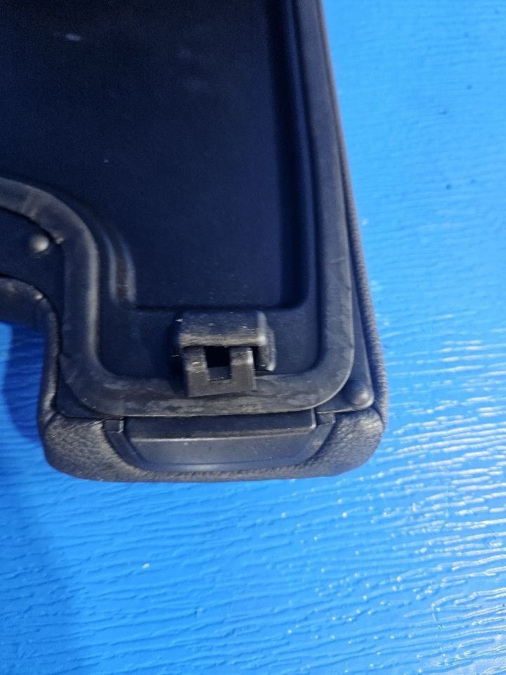 2006 BMW 325XI ARM REST