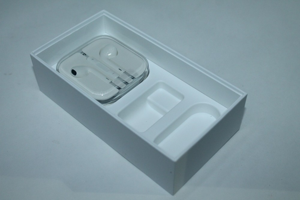 Apple iPhone 6 32GB Space Gray EMPTY BOX ONLY with Earpods