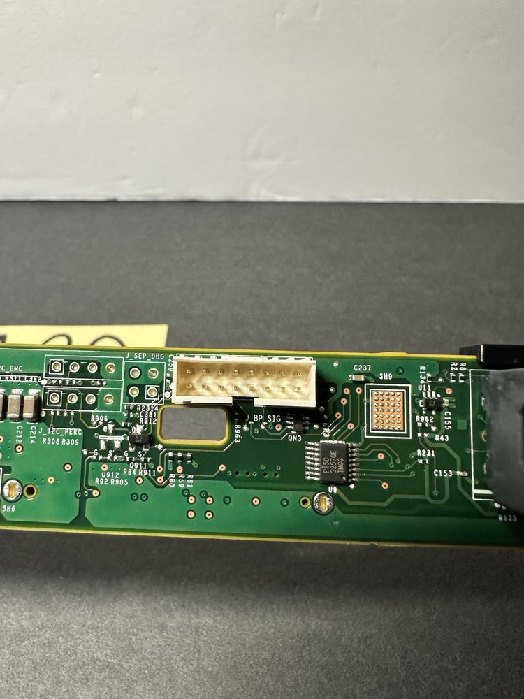 DELL HARD DRIVE BACKPLANE For Server Pre Owned 4 in 1