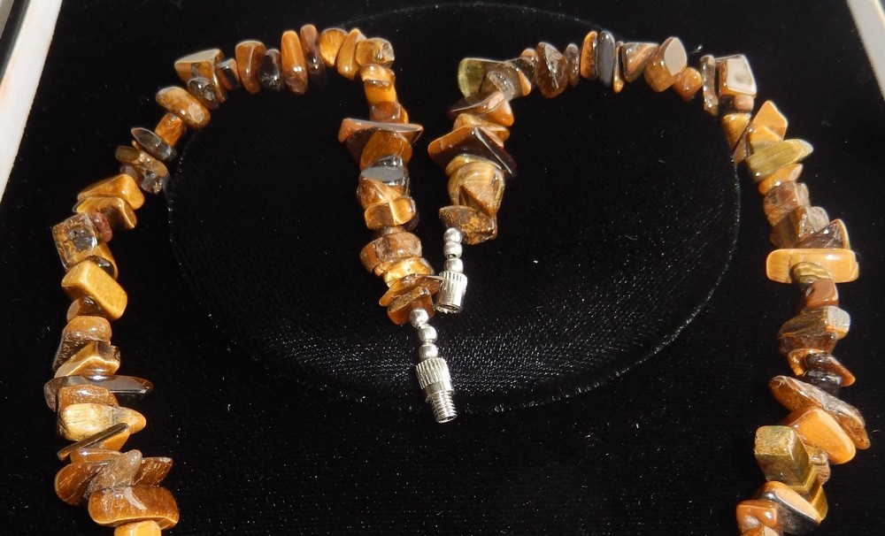 VINTAGE BROWN BRANCH NECKLACE