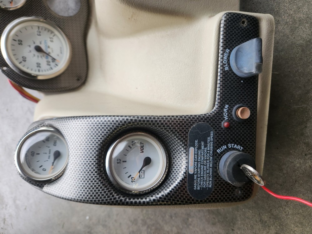 DASH GAUGES CLUSTER ASSEMBLY W/SWITCHS ONLY! 1999 LARSON 186 SEI PARTING OUT