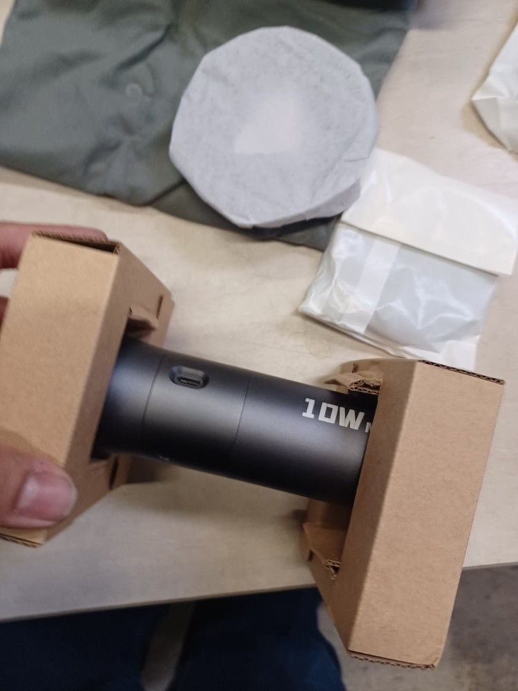 SmallRig LQ-4634 Portable Hand Focusable LED Light 3 Differnet Colors
