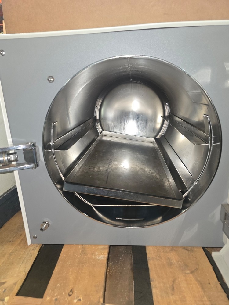 Tuttnauer 3870E-B/L Autoclave WORKING