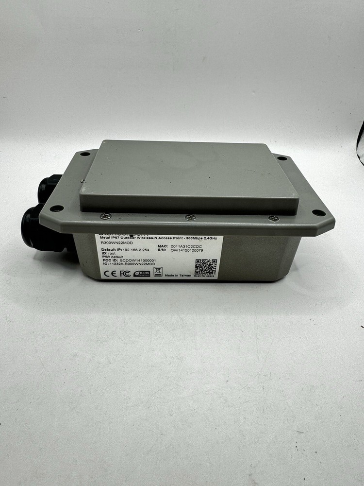 StarTech.com Metal IP67 Wireless POE Access Point - 300Mbps 2.4GHz - E26