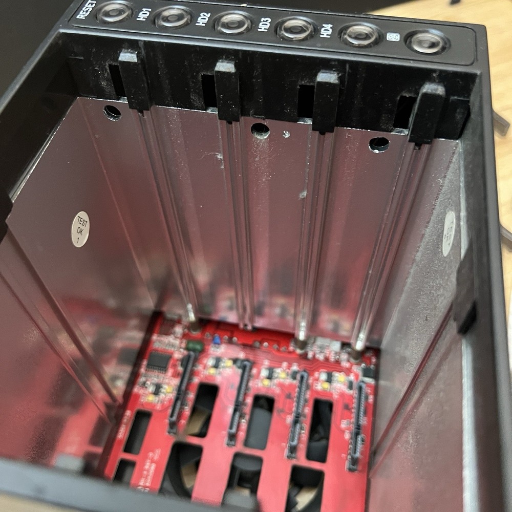 Addonics - Disk Array 4SA Storage Drive Cage