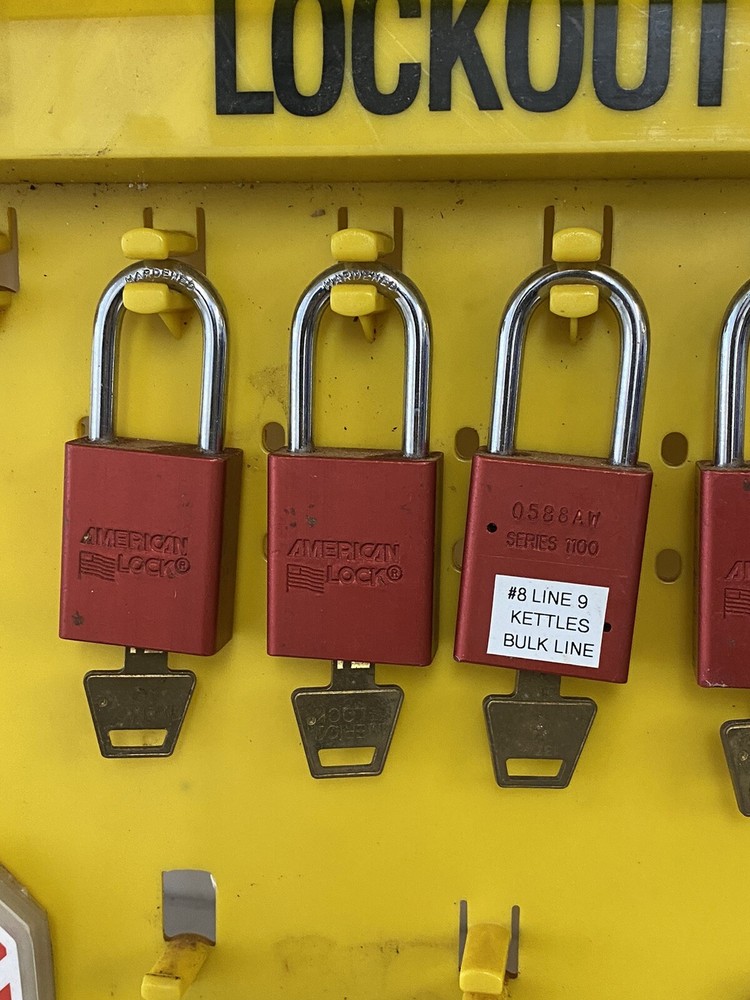 MASTER LOCK 1483 LOCKOUT STATION W/ LOCKS And Tags. Used