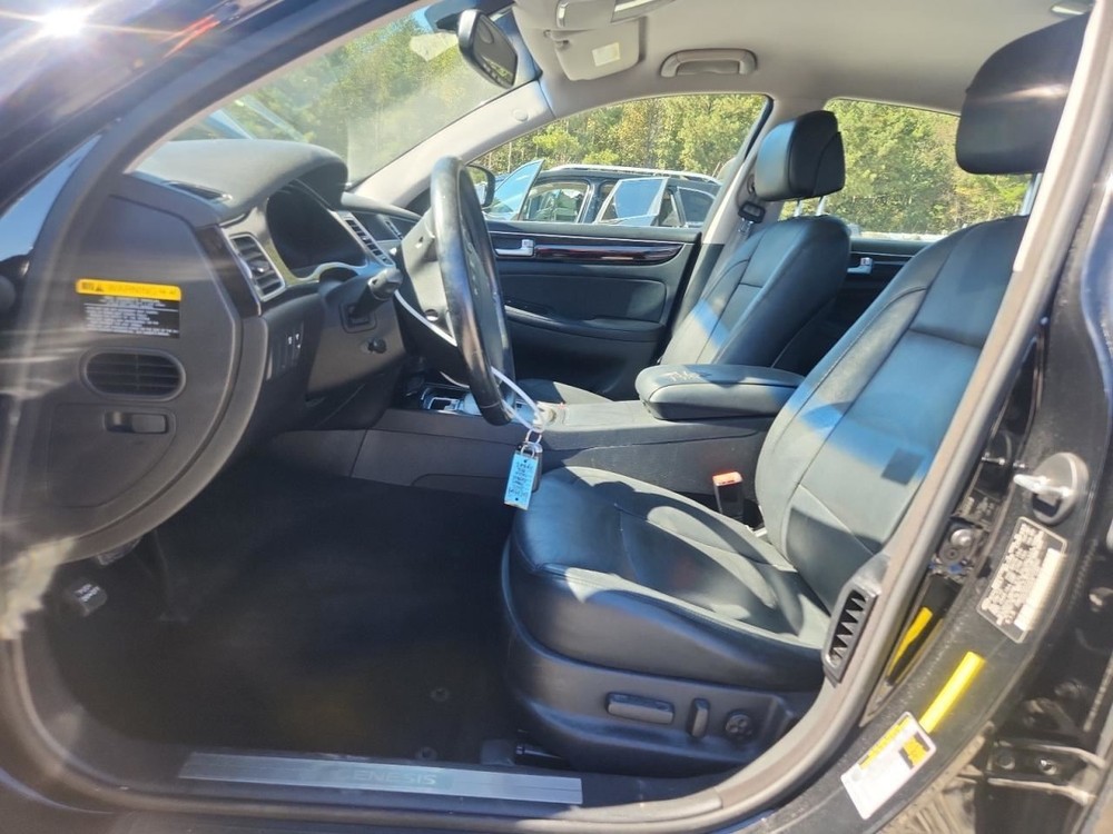 GENESIS 2013 Glove Box 4857884