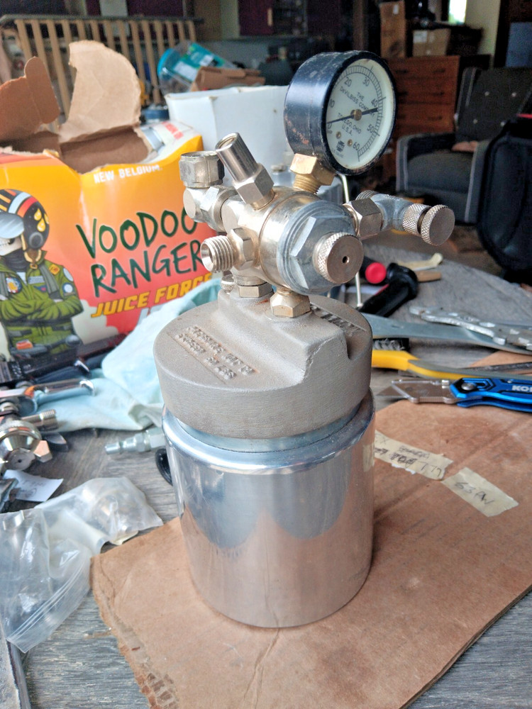 BINKS- 1 QT PRESSURE CUP