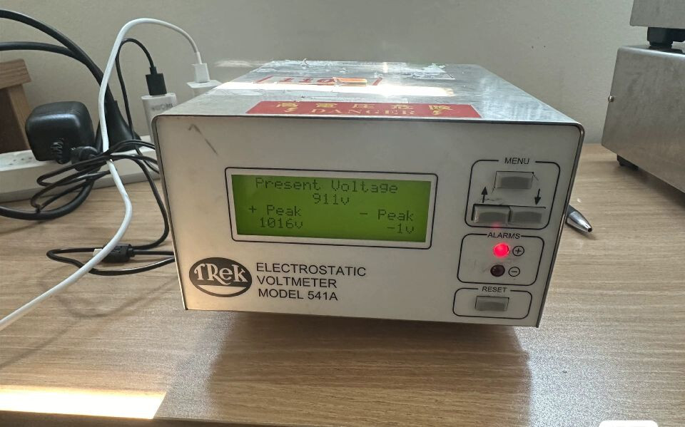 TRek Electrostatic VOLTMETER MODEL 541A