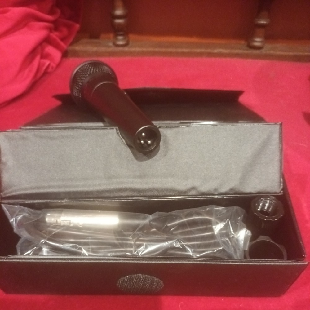 Redback Professional Handheld Unidirectional Dynamic Microphone C0383