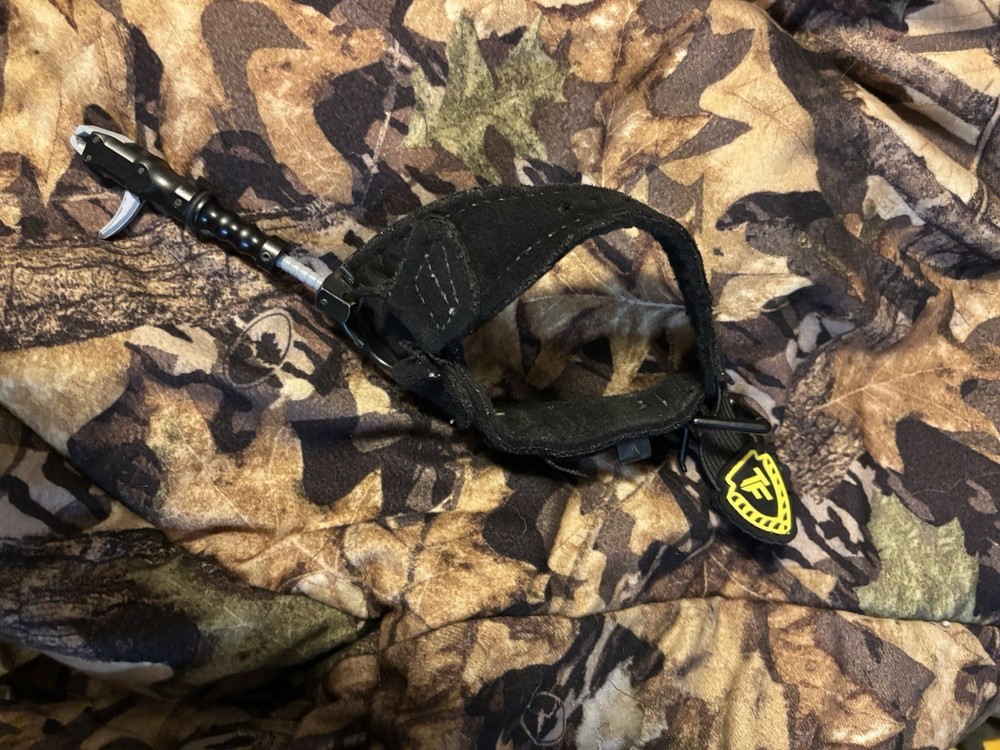TruFire Fold back Fully Adjustable Buckle Release Black And Grey Ambidextrous