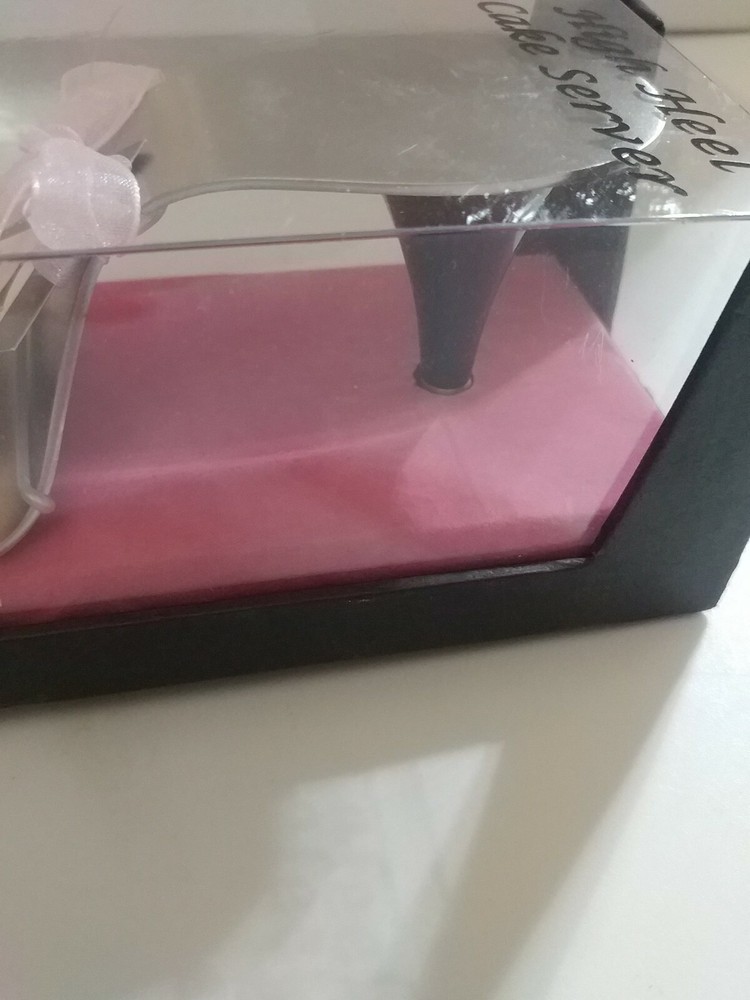 HIGH HEEL CAKE SERVER