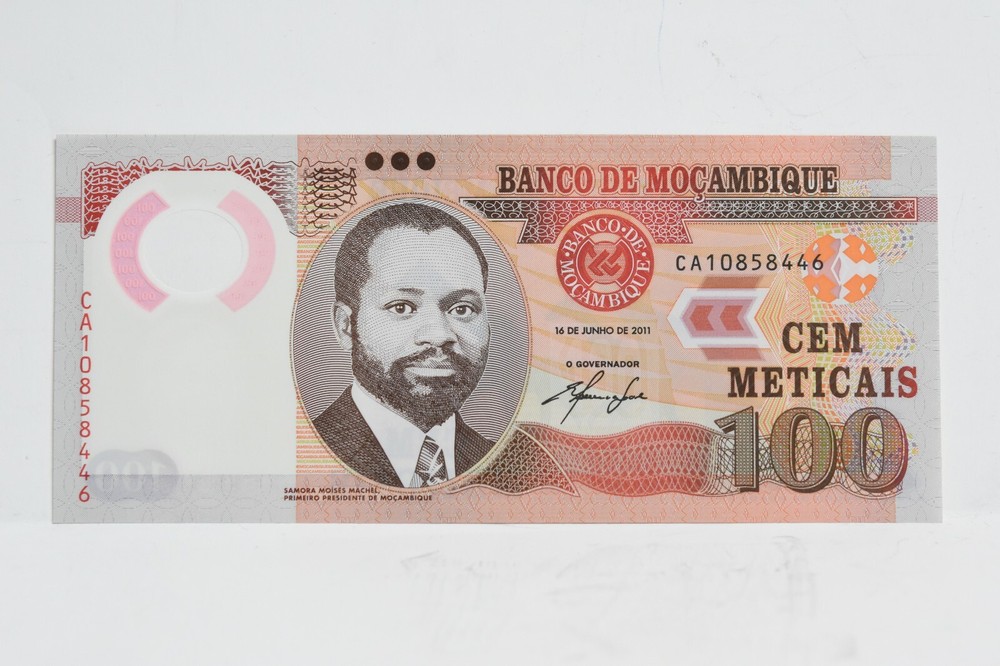 2011 Mozambique 100 Meticais CH UNC (nb225)