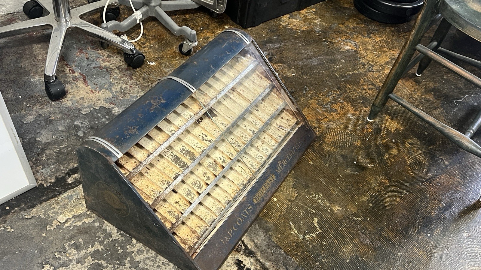 Antique Thread Display