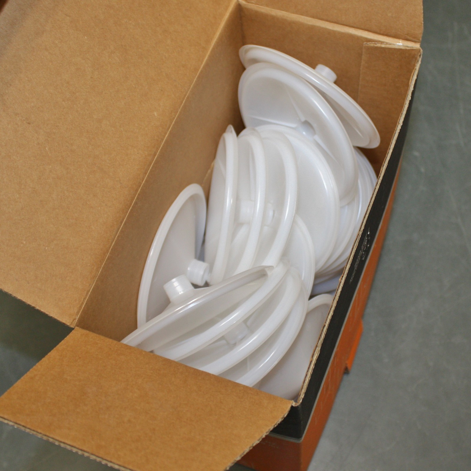 (64) DeVilbiss Paint Cup System Lids DPC524, For 24 / 32 fl oz Cup, Plastic