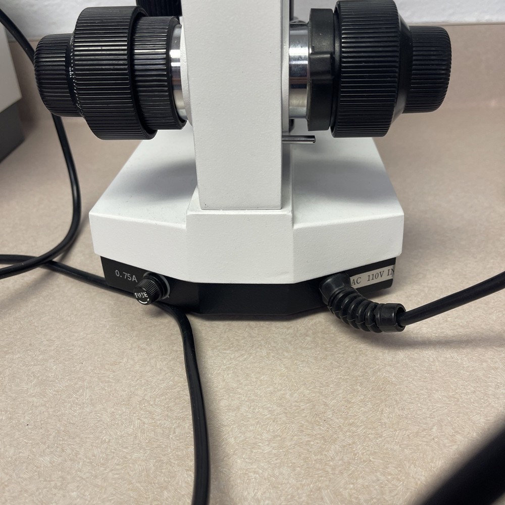 seiler westland microscope 0.75. 9800795 with 4 Objectives