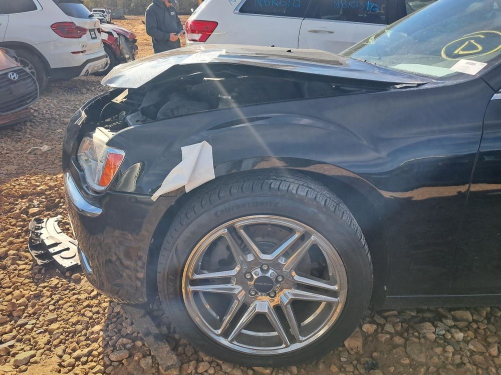 300 2014 Glove Box 4895998