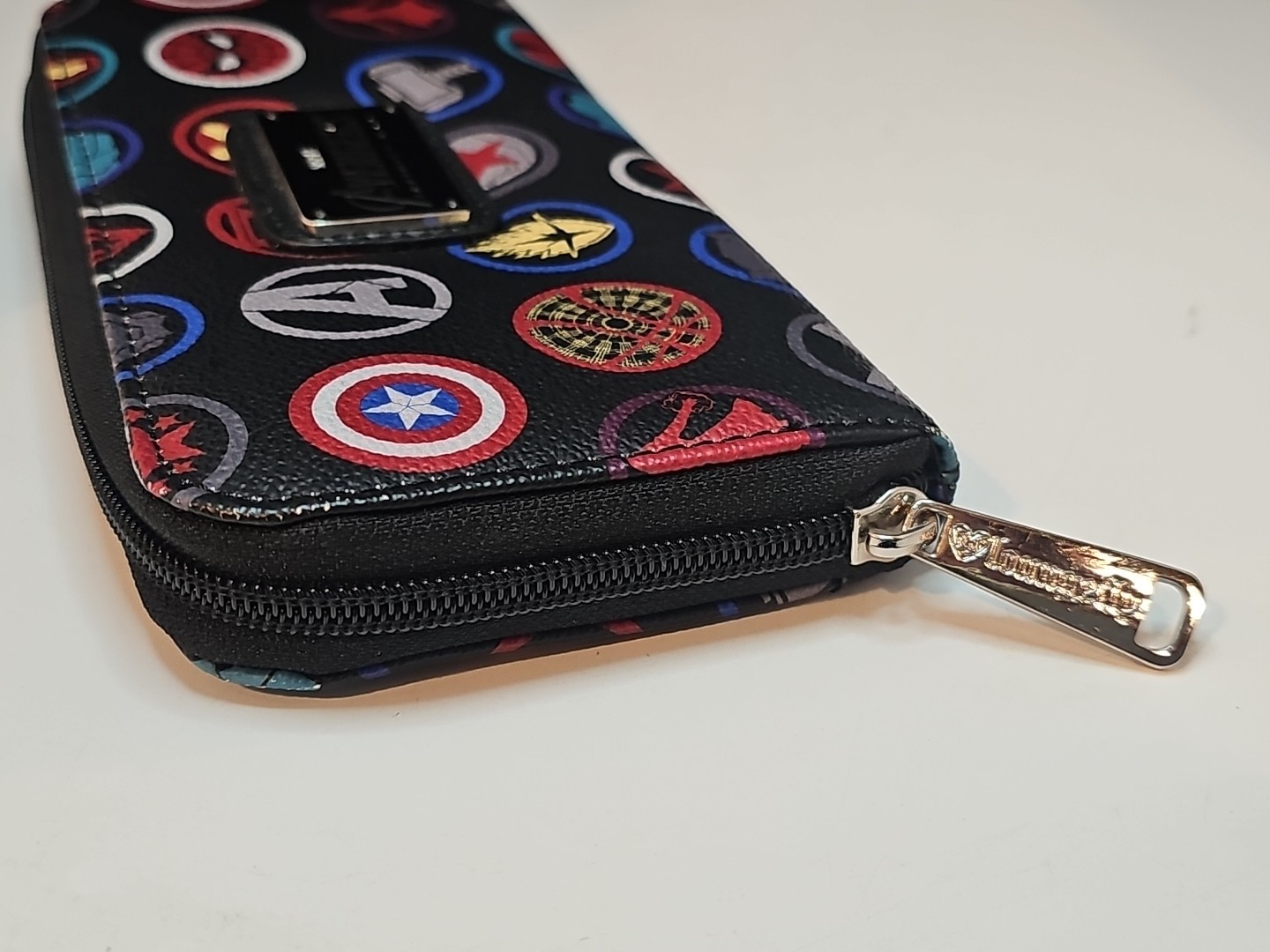 Loungefly Marvel Avengers Infinity War Icons Clutch Zip Around Wallet RARE 2018