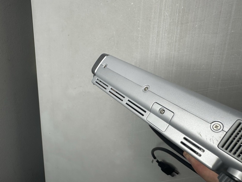 Casio XJ-S10 Projector. 515 HOURS!
