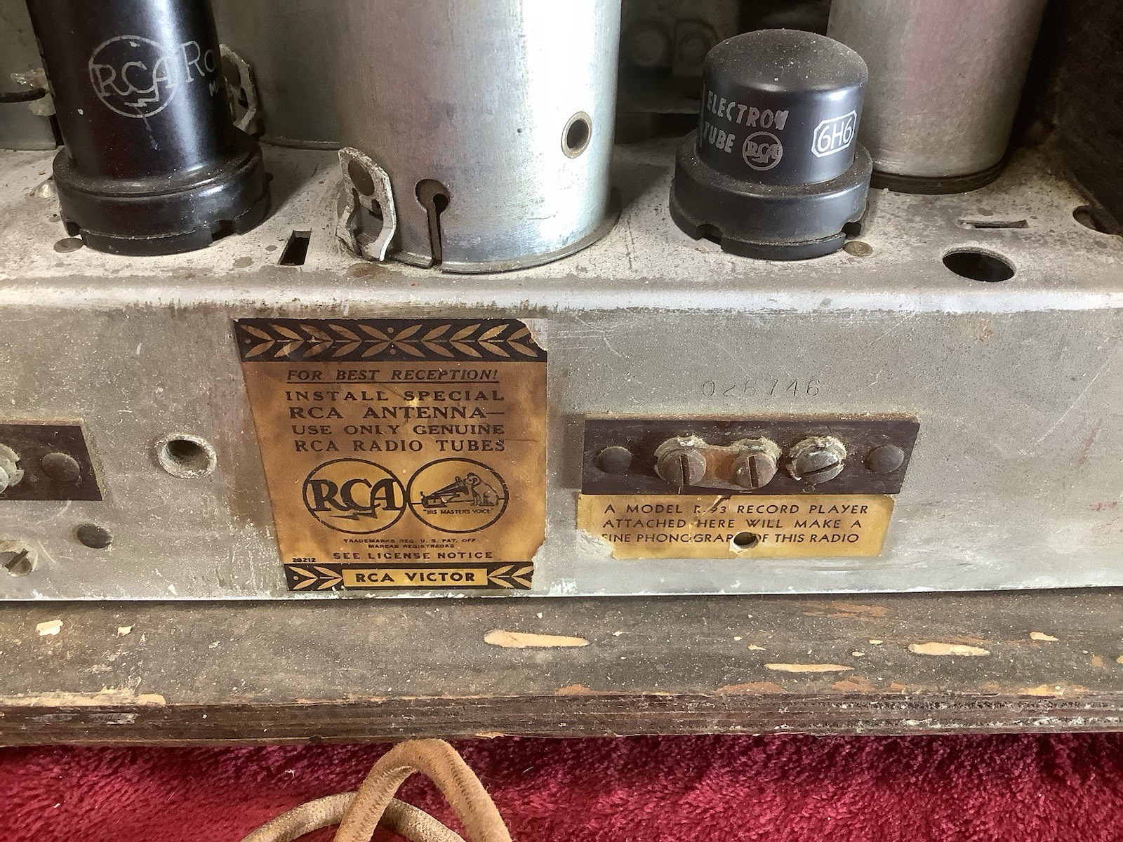 1936 RCA Model 6T2 Tube Type Tombstone Wood Radio Works Good Condition BC SW