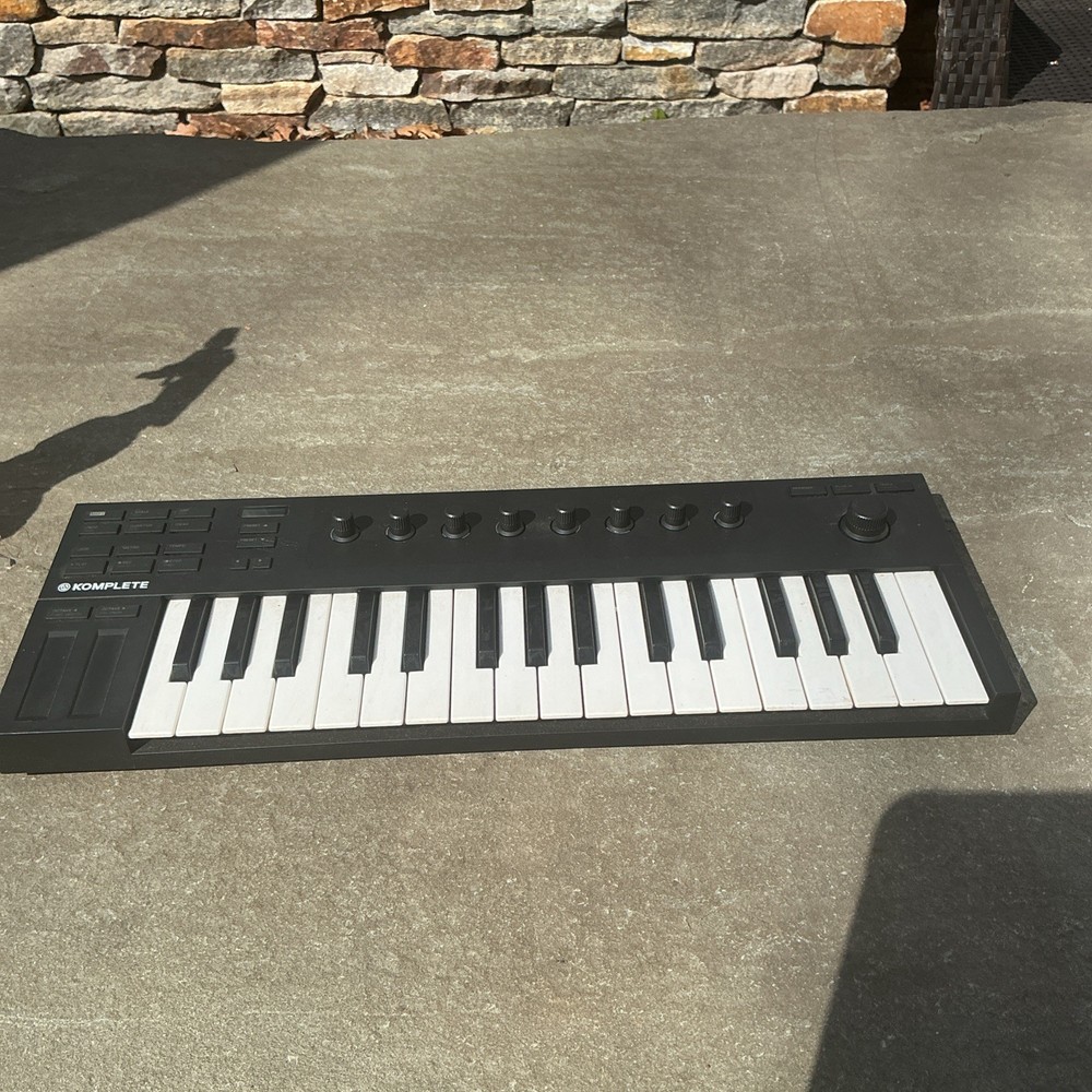 Native Instruments M32  Komplete Kontrol Keyboard Controller (26154)