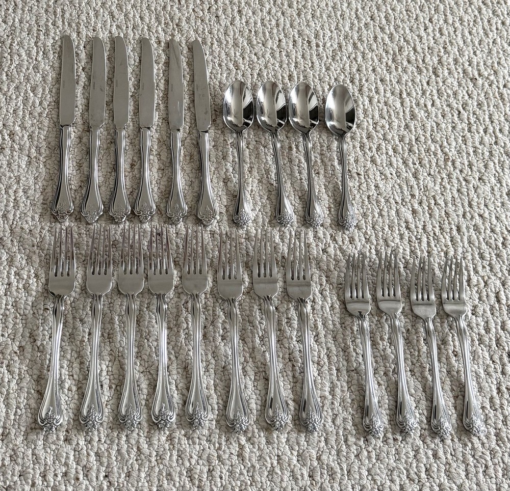 Oneida Boutonniere Mixed Flatware 22 pc Set