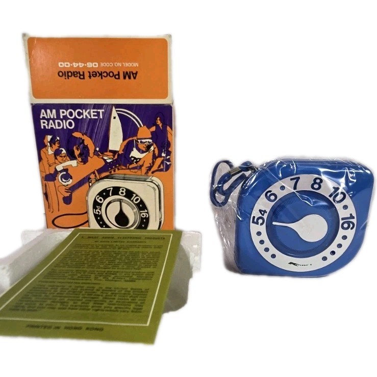 Vintage 1978 Kmart A/M Pocket Radio. Model 44-00 Hong Kong, Space Age Design.