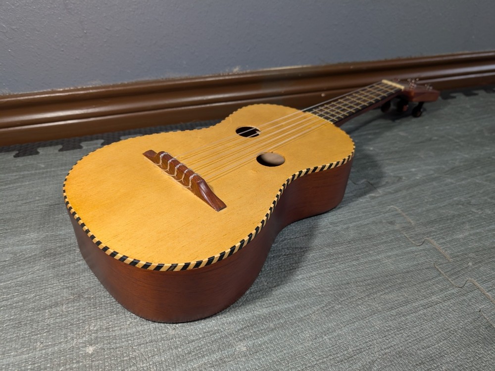 Jarana Huasteca de Cedro, Buzzing, Read Description