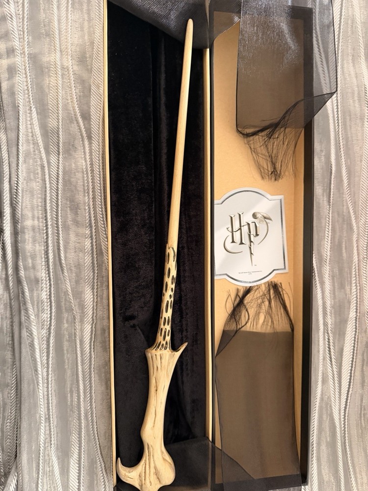 Lord Voldemort Wand in Ollivanders Box
