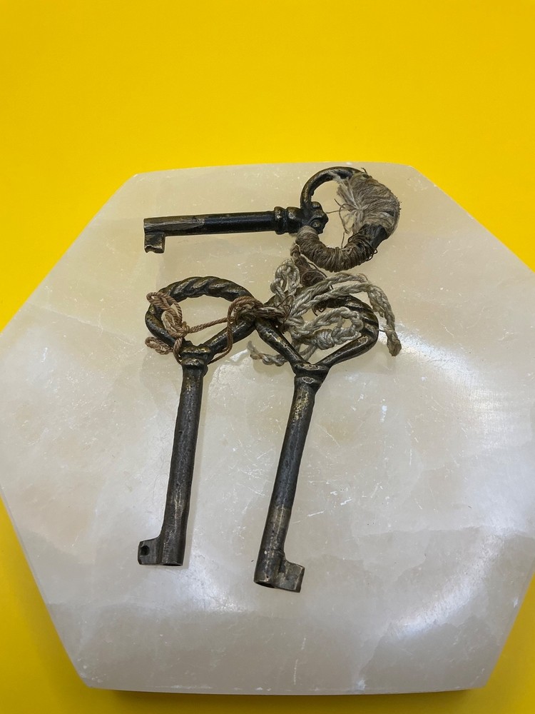 Three Brass Skeleton Keys Rope Design Tops