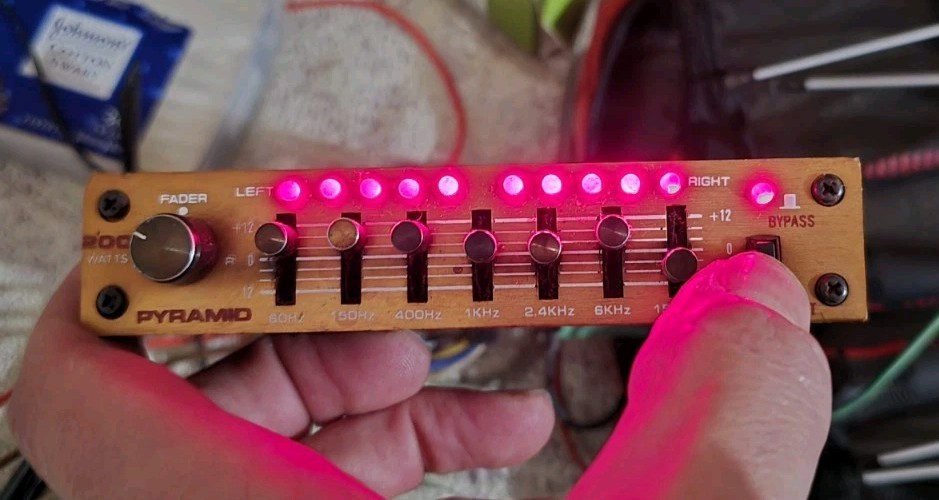 Pyramid Phase III SE403 VL-LED Integrated 200W Amplifier Equalizer Booster