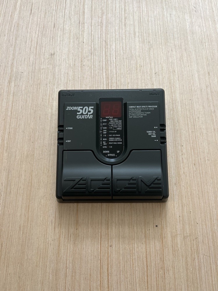 Zoom 505 Guitar Compact Multi Effects Processor  Guitar Pedal Untested Read