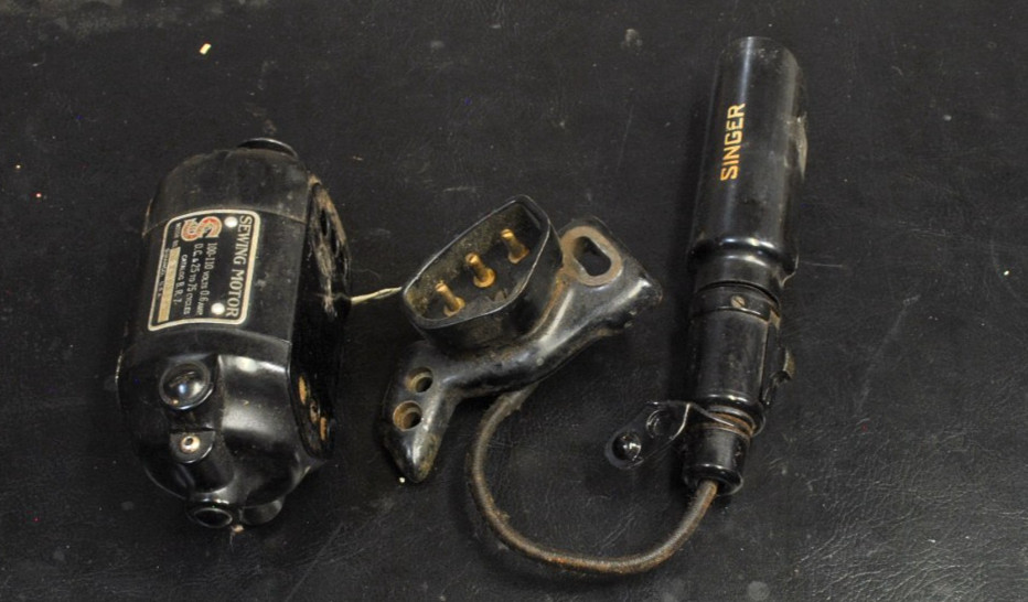 Vintage Singer Sewing Machine Motor and Light,