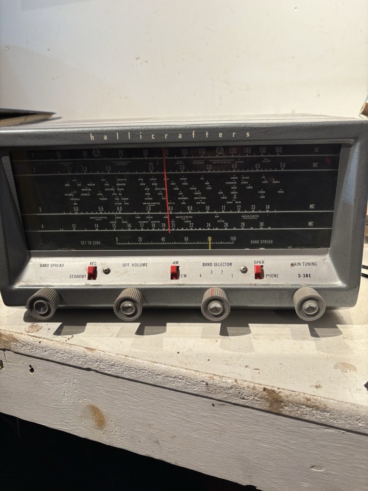 Vintage Hallicrafters Radio S-38E Powers Up When Turned On