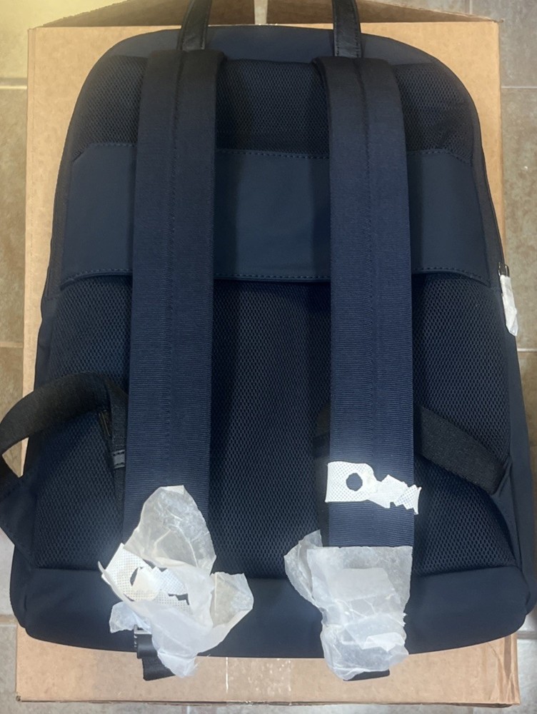 The Away Front Pocket Backpack - Blue ( Medium)