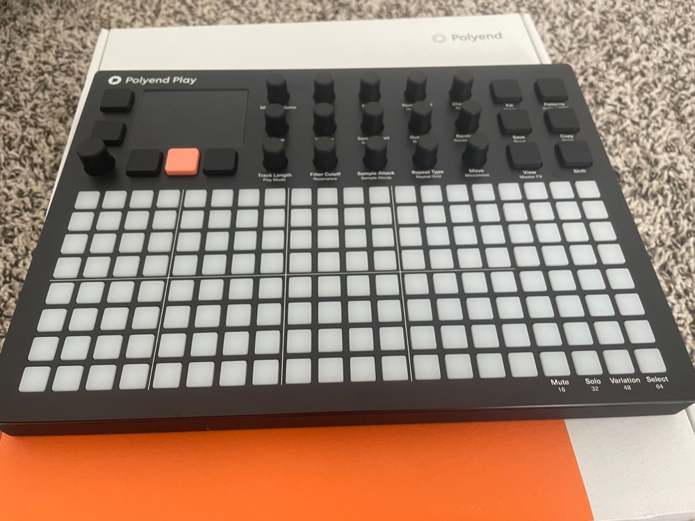 Polyend Play Sample and MIDI Based Groovebox complete Used once.