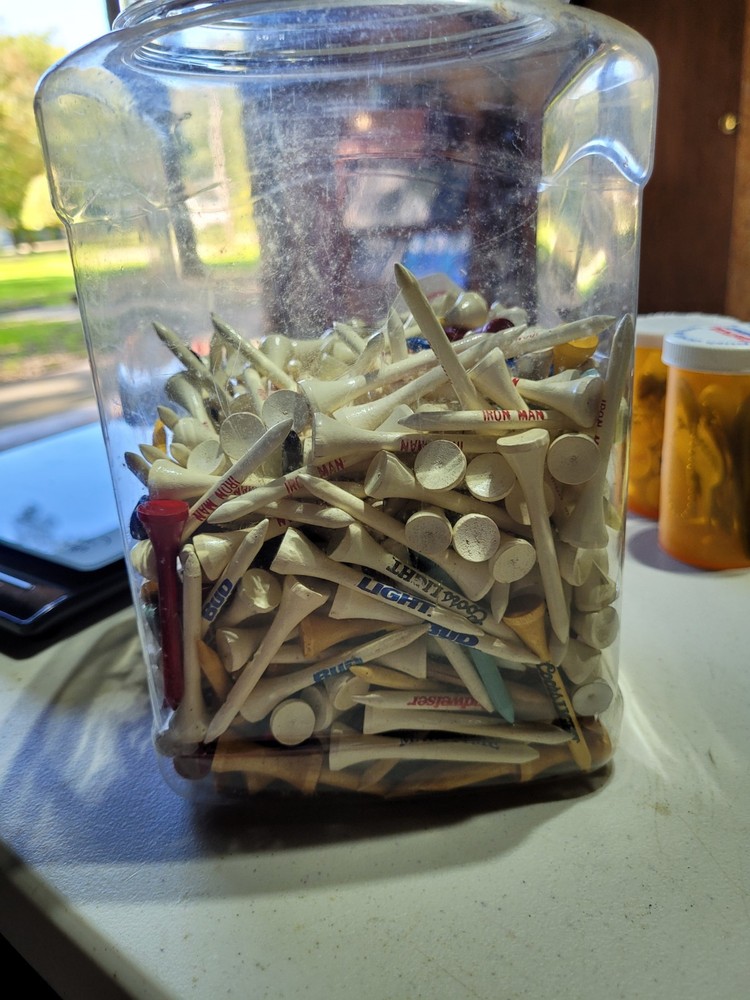 Various Branda Of Golf Tees