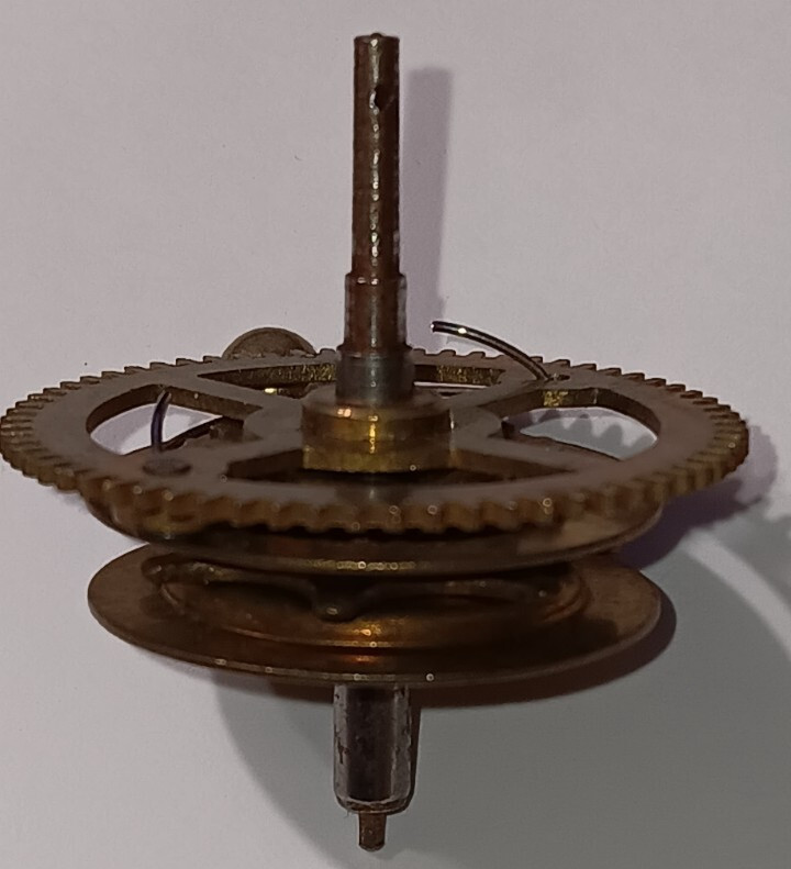 Ratcheting Clock Chain Wheel