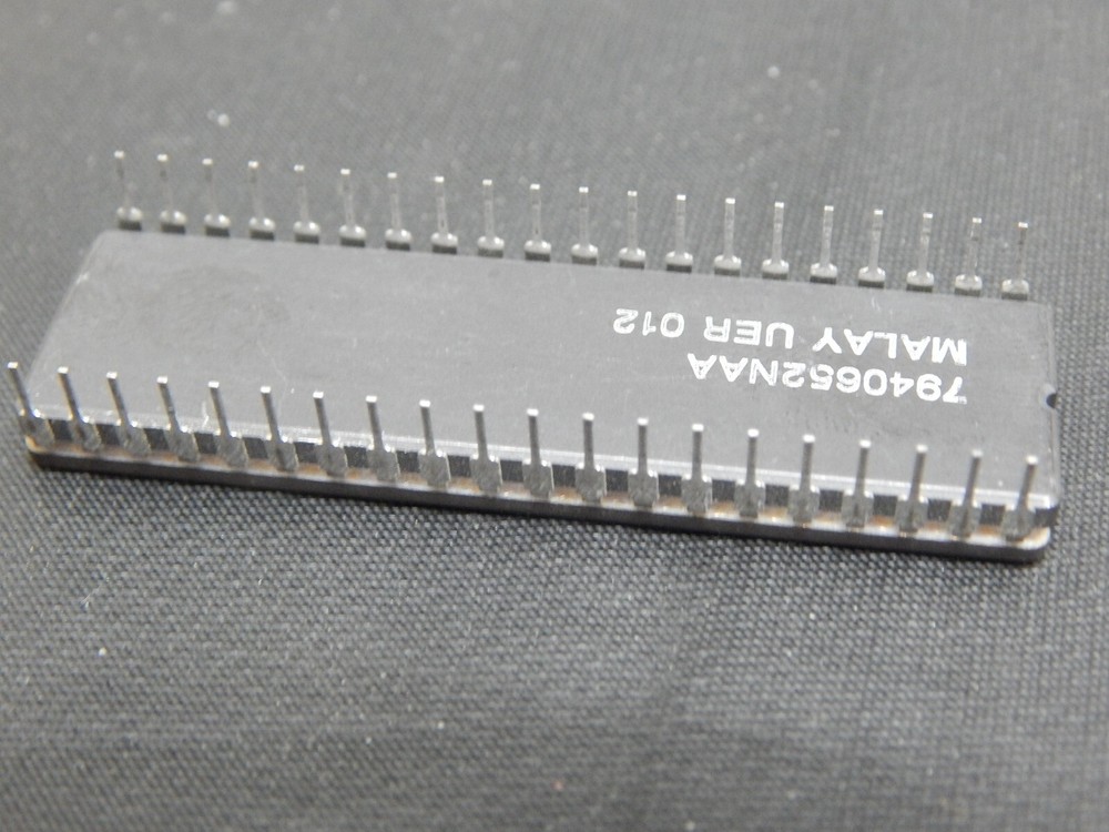 INTEL D87C51 Microcontroller 4K UV ERASABLE EPROM 12Mhz 40 PIN CERAMIC DIP