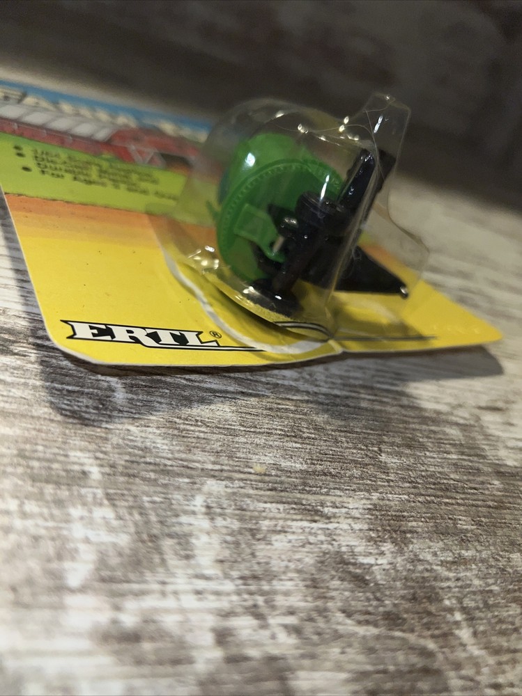 1/64th Scale Deutz Allis Round Bale Grinder Ertl Implement