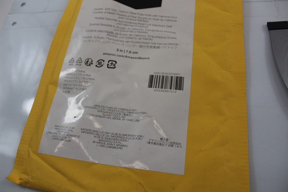 Putty Knife Stiff Nylon Handle with 3" wide Blade