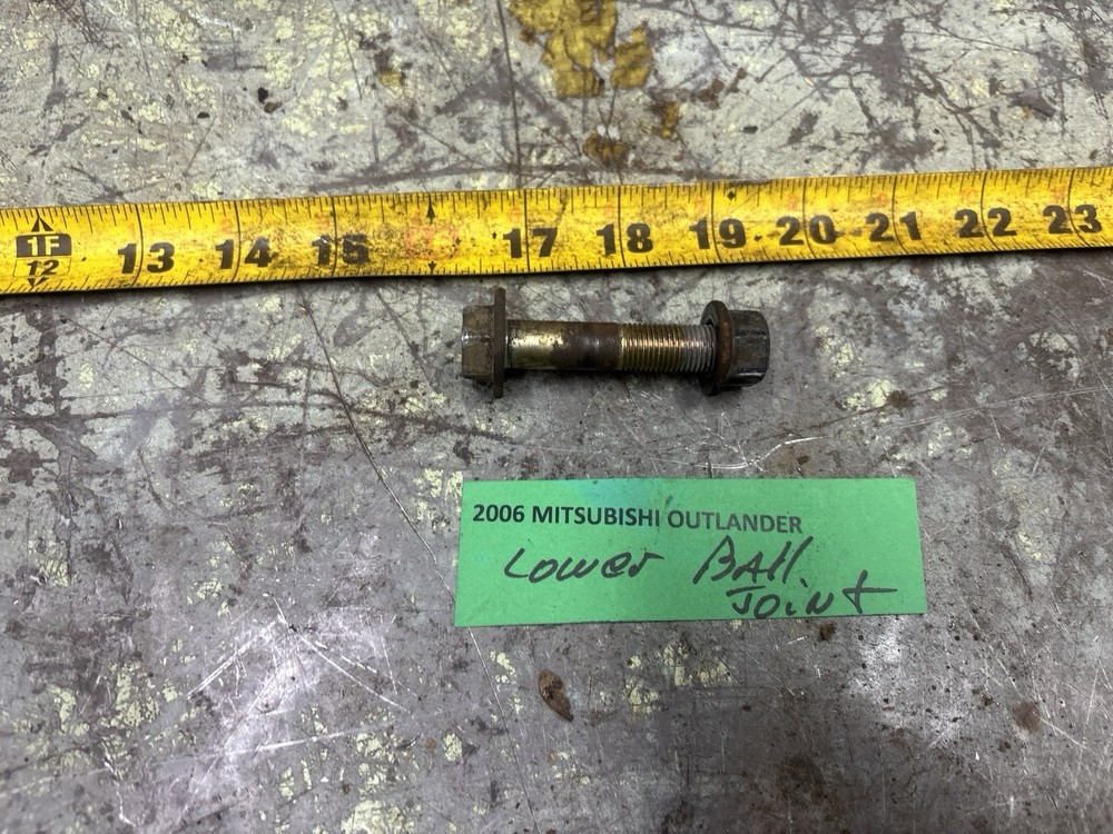 05-06 OUTLANDER Lower Ball Joint Bolt