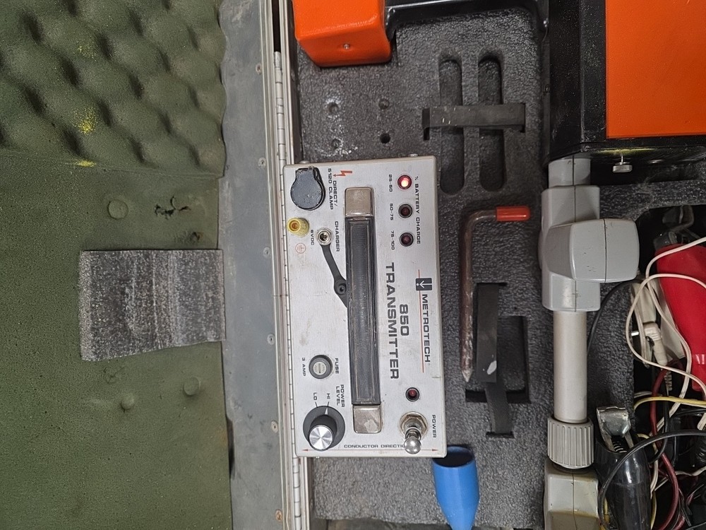 Metrotech 850 Cable and Pipe Locator