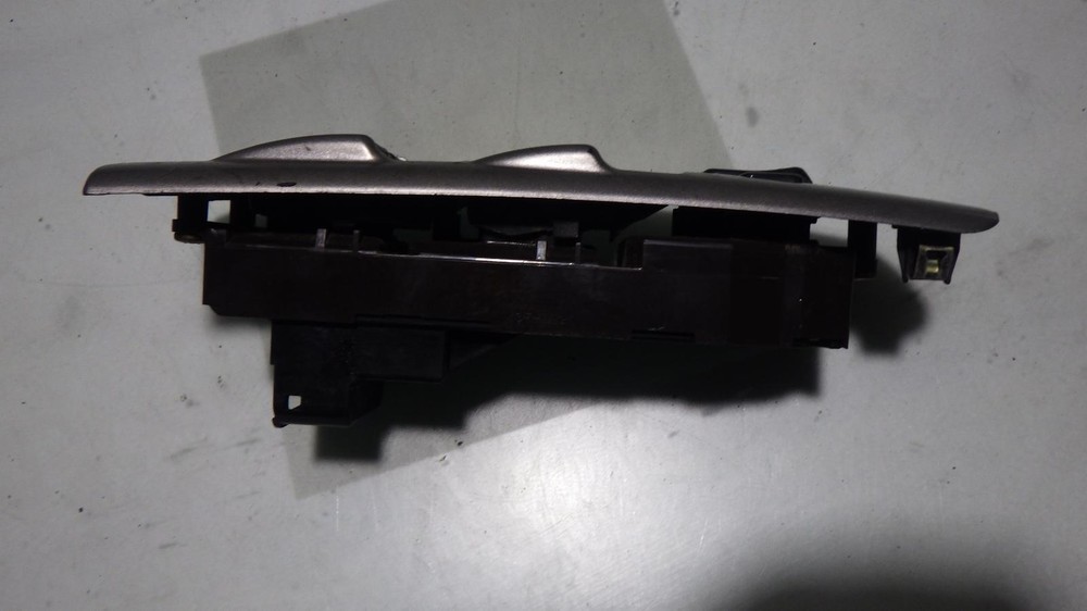 03 PONTIAC VIBE Front Door Switch