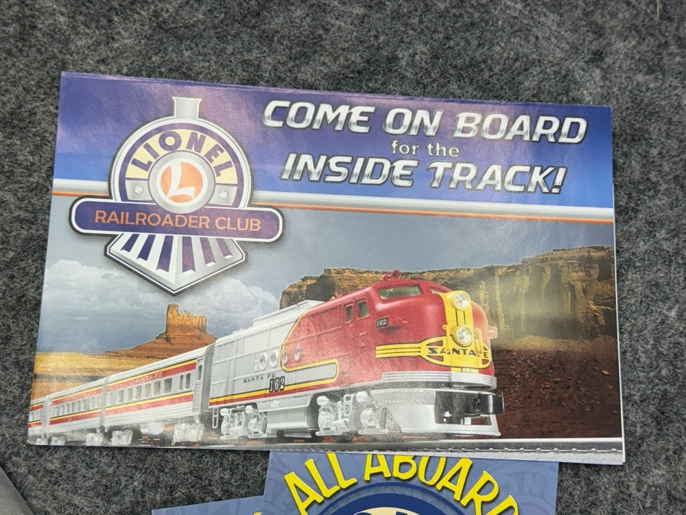 Lionel Train Pamphlets And Getting started With Trains CDs - Collection
