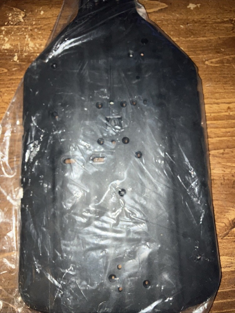 DHK Hunter Chassis 8135-002